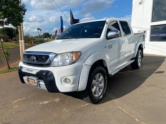 TOYOTA HILUX 2.5 STD 4X4 CD 16V TURBO DIESEL 4P MANUAL